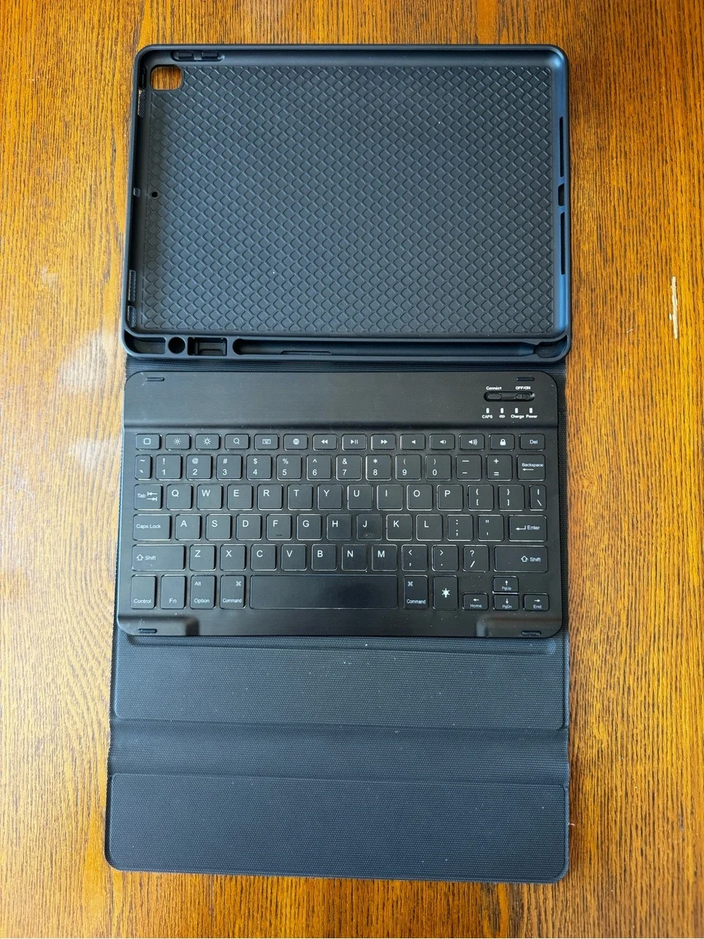 Chesona Universal Black Bluetooth Keyboard Case for iPad.